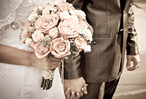 دانلود عکس پرتره مدل عروس با دسته گل زیبا