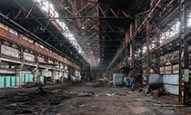 دانلود عکس استوک نمای داخلی کارخانه قدیمی