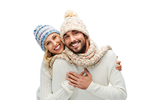دانلود عکس استوک زوج زیبا خندان در زمستان