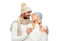 دانلود عکس استوک زن و شوهر خندان در زمستان