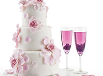 دانلود عکس استوک کیک عروسی با لیوان های نوشیدنی