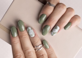 عکس کاشت و طراحی ناخن تابستانی با گل