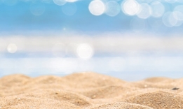 عکس شن ساحلی با بک گراند دریا