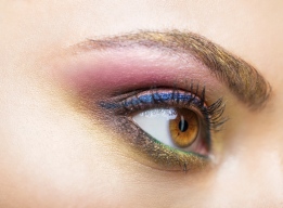 عکس کلوزآپ از میکاپ چشم و ابرو با کیفیت بالا
