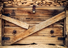 عکس تکسچر چوب قدیمی به همراه قفل