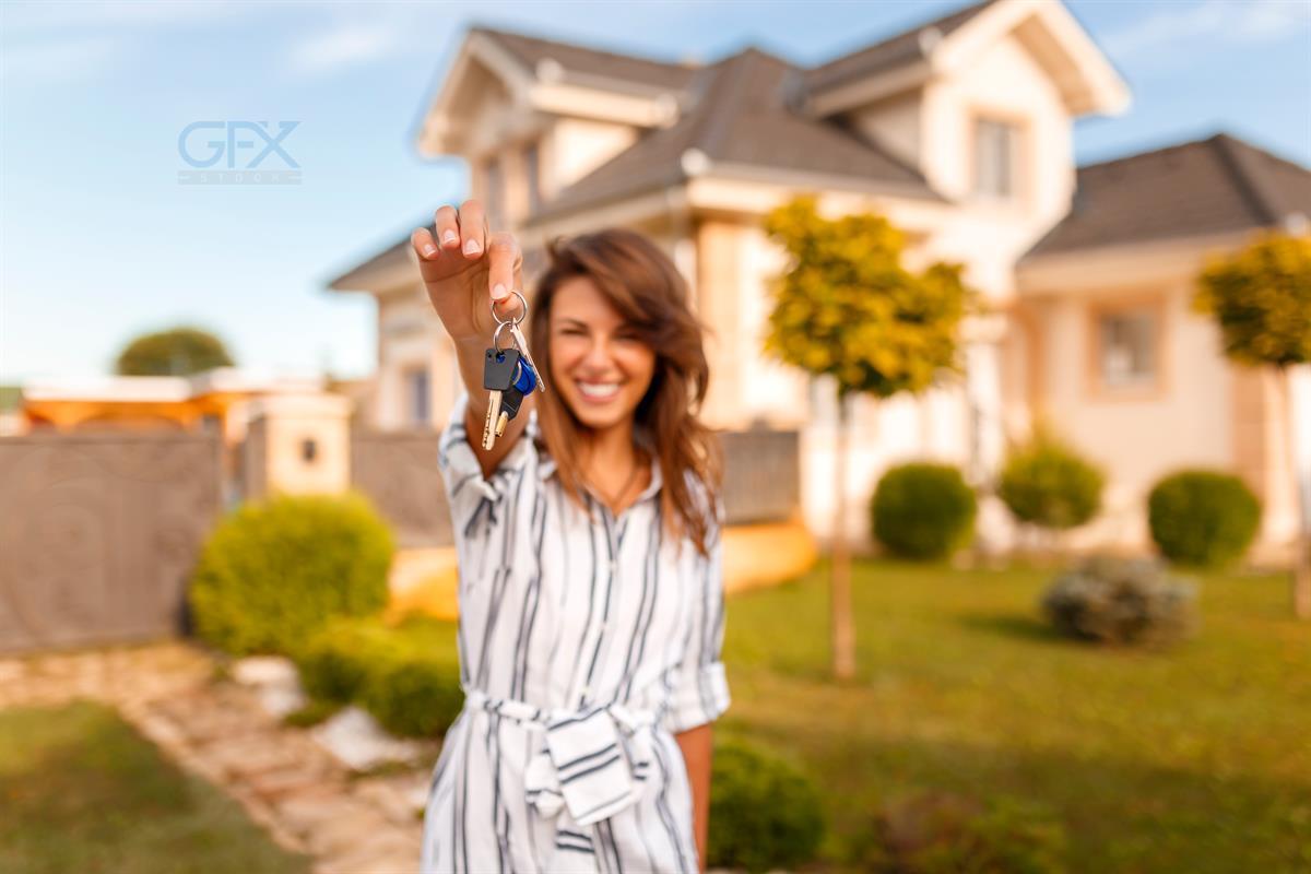 خرید خانه جدید Woman Holding House Keys املاک