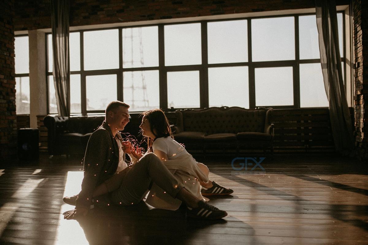 عکس عاشقانه Cozy Couple - Lights and Shadows