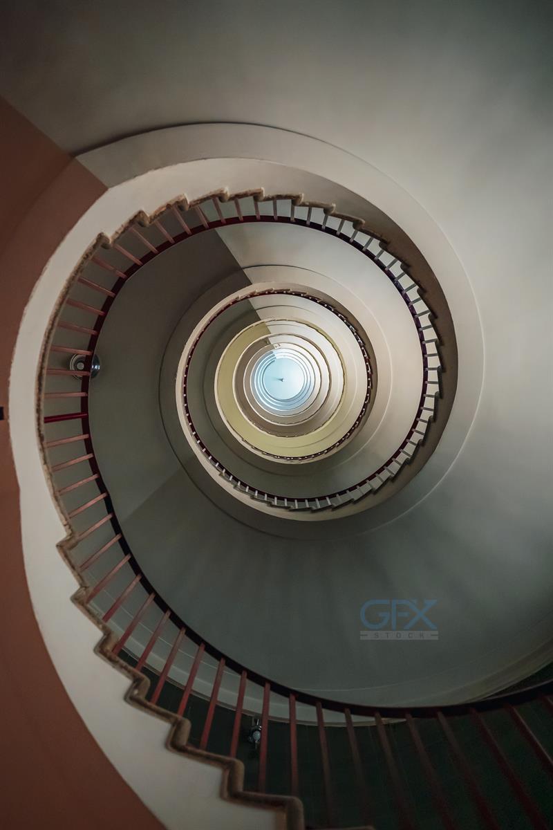دانلود عکس Spiral Staircase داخلی | پلکان مارپیچ با الگوی هندسی گرد از gfxstock