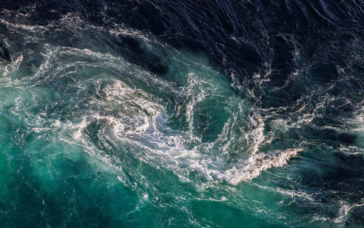 الگوهای آب چرخان Swirling Ocean Patterns