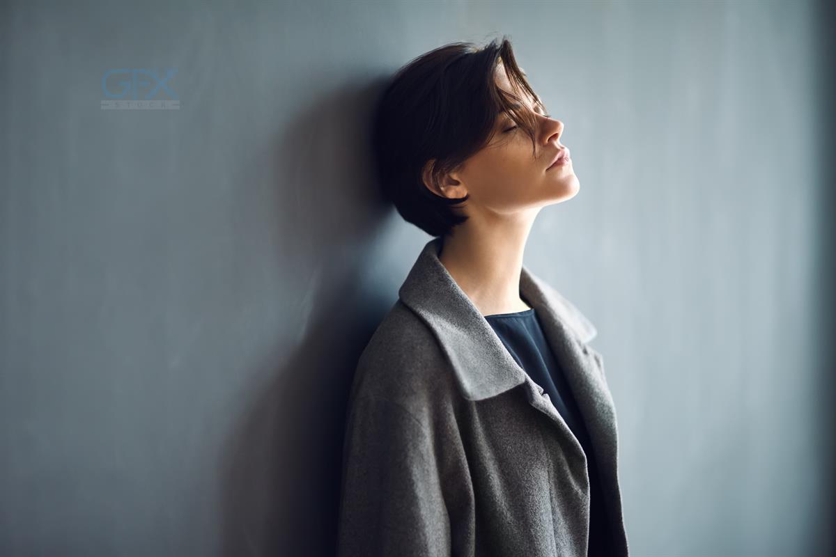 دانلود عکس پرتره زن خسته – Portrait of tired beautiful woman | جی اف ایکس استوک