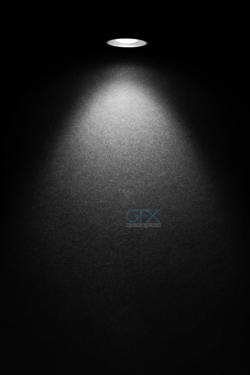 عکس Spotlight Background با نور موضعی تیره