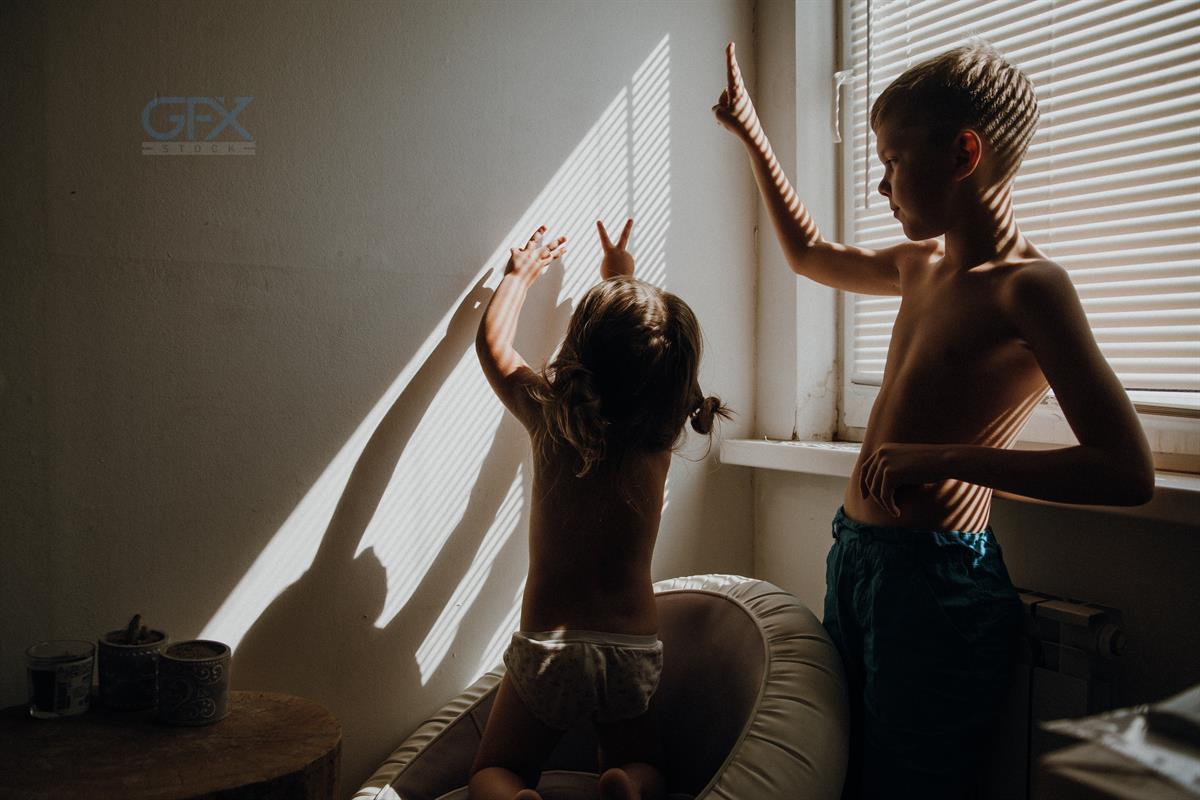 کودکان و بازی سایه‌ها | Children Play with Shadows