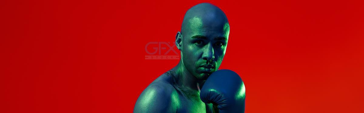 پرتره مرد ورزشکار Boxing - تمرکز و قدرت