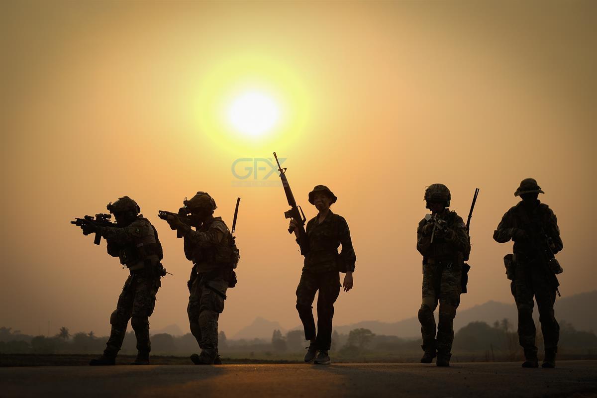 سربازان در غروب - Sunset Military Mission