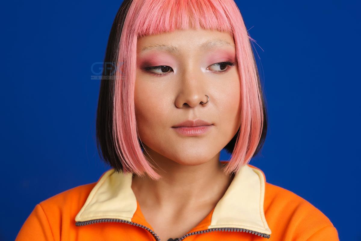 عکس فشن Asian girl با موهای Pink و استایل جذاب
