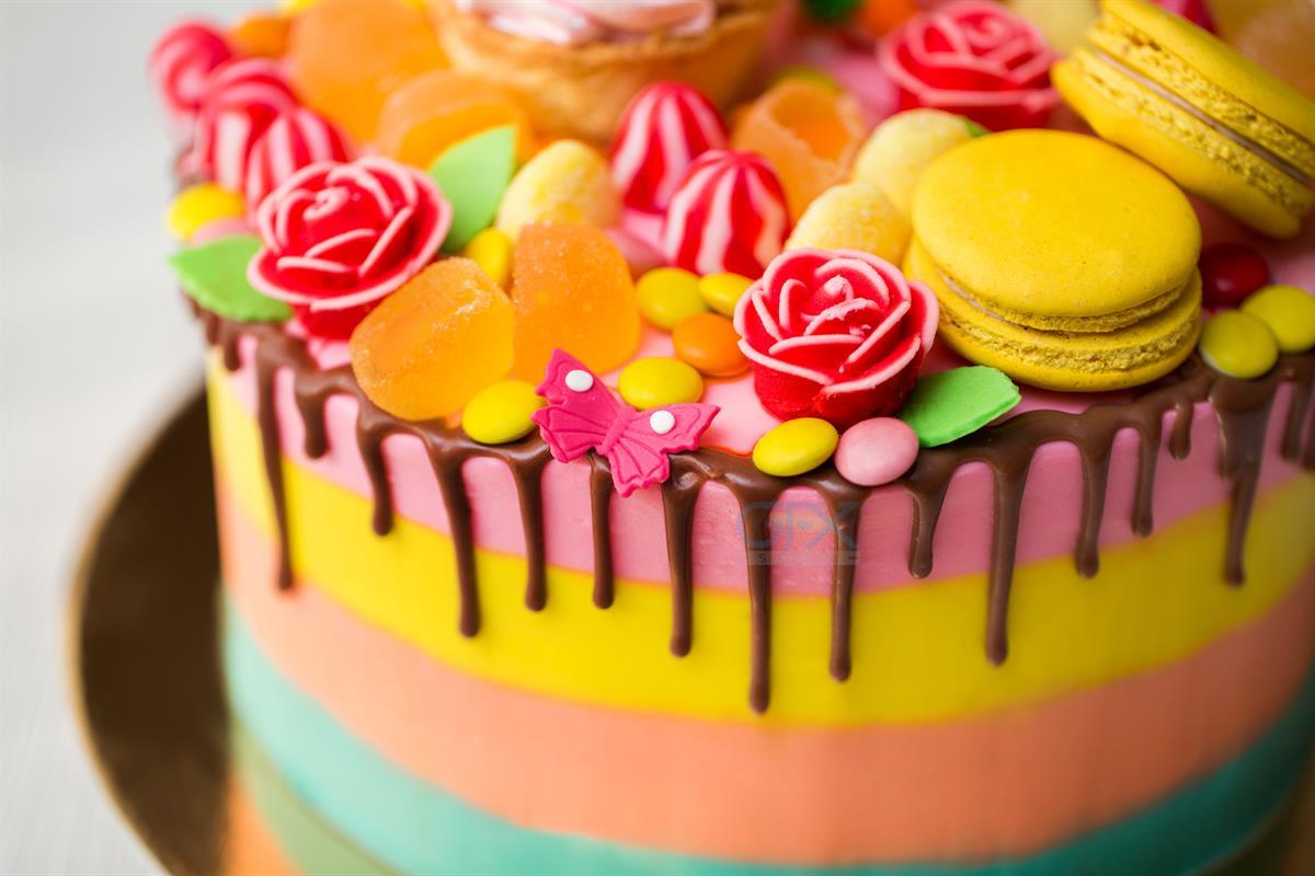 کیک رنگی Colorful Cake شکلاتی برای جشن